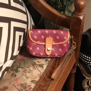 Dooney & Bourke wristlet ❤️NOT FOR SALE